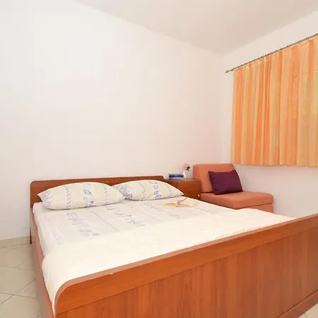 Nedjeljko Apartment *