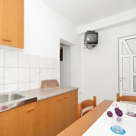 Nedjeljko Apartment *