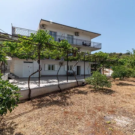 Nedjeljko Apartment Trogir
